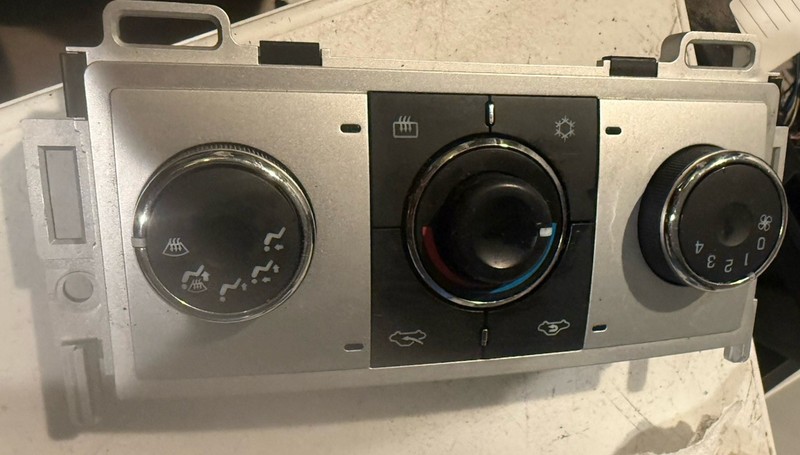 2008-2012 Chevrolet Malibu Ac Heater Climate Control 282514281 OEM