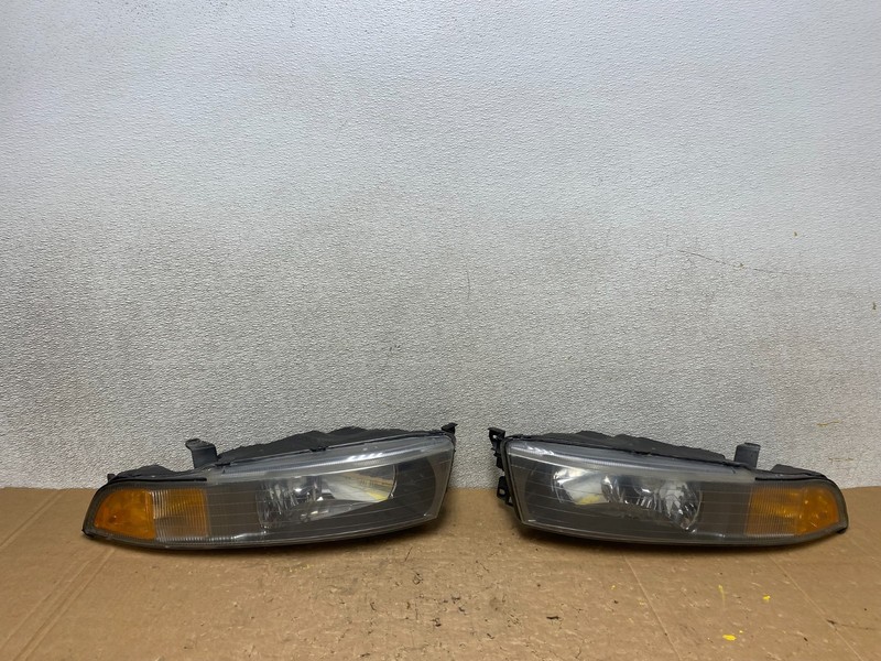 2002 to 2003 Mitsubishi Galant Left+Right Side Headlights V5990 DW