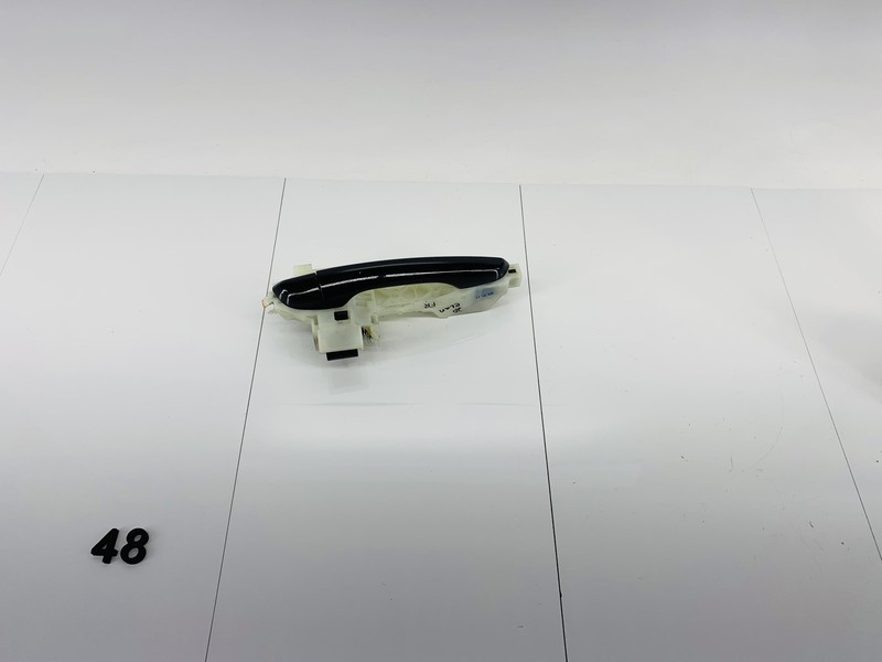 19-20 HYUNDAI ELANTRA FRONT RIGHT SIDE EXTERIOR DOOR HANDLE & MOUNT BRACKET OEM