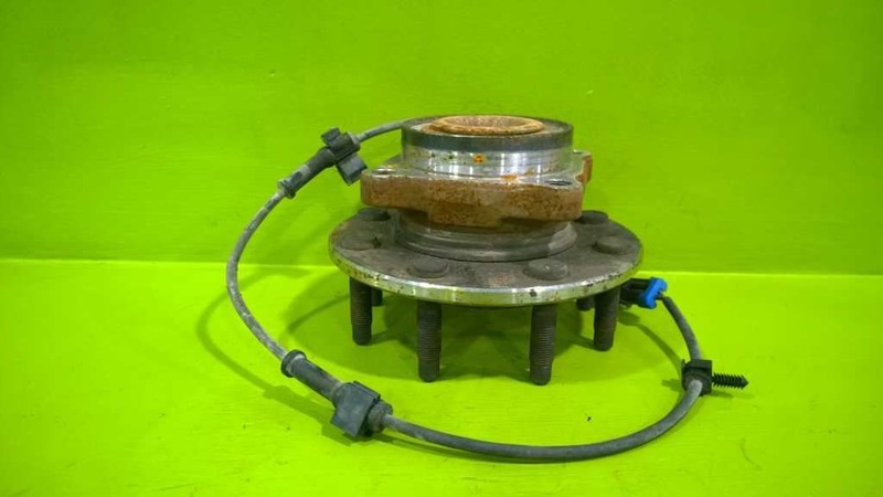 01 02 03 04 05 GMC SIERRA 1500HD FRONT WHEEL HUB OEM 3105-17