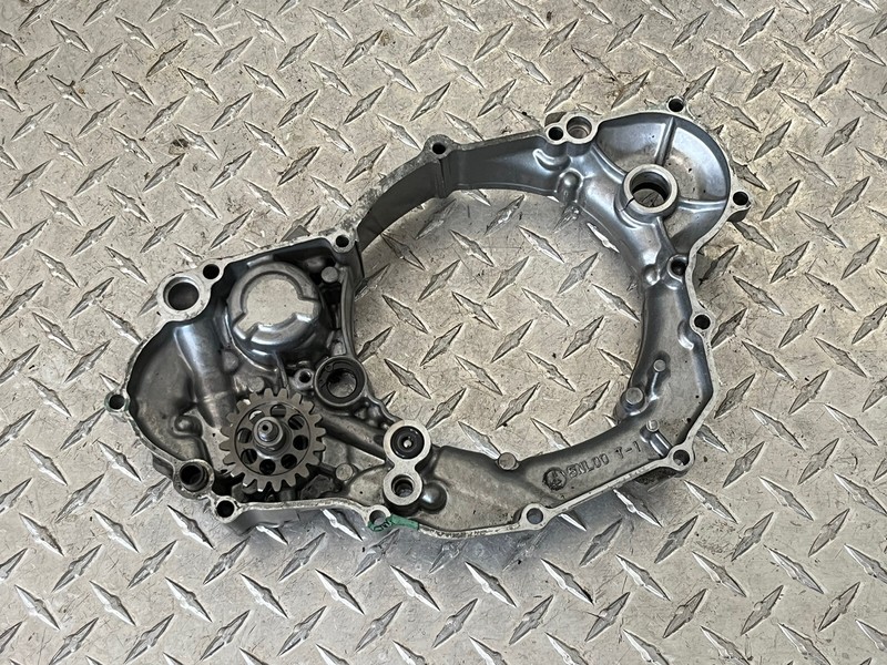 04 Yamaha YZ250F Motor Engine Inner Cover Case Clutch Water Pump YZ 250F