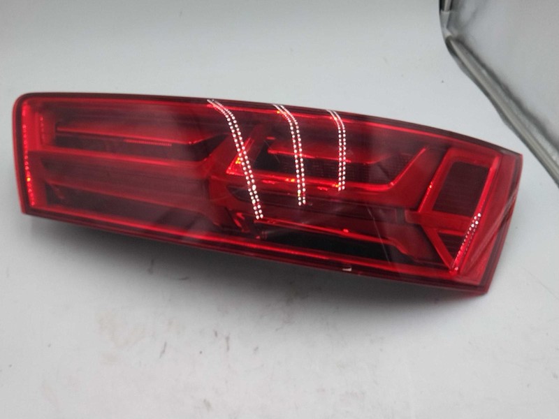 Used Right Tail Light Assembly fits: 2018 Audi Q7 gate mounted Right Grade B