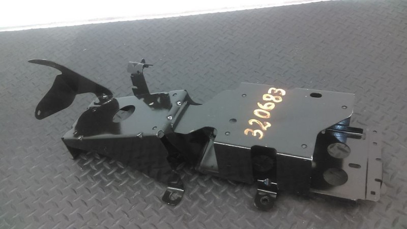 03-07 Hummer H2 A/T Gear Shifter Support Bracket OEM 15808655