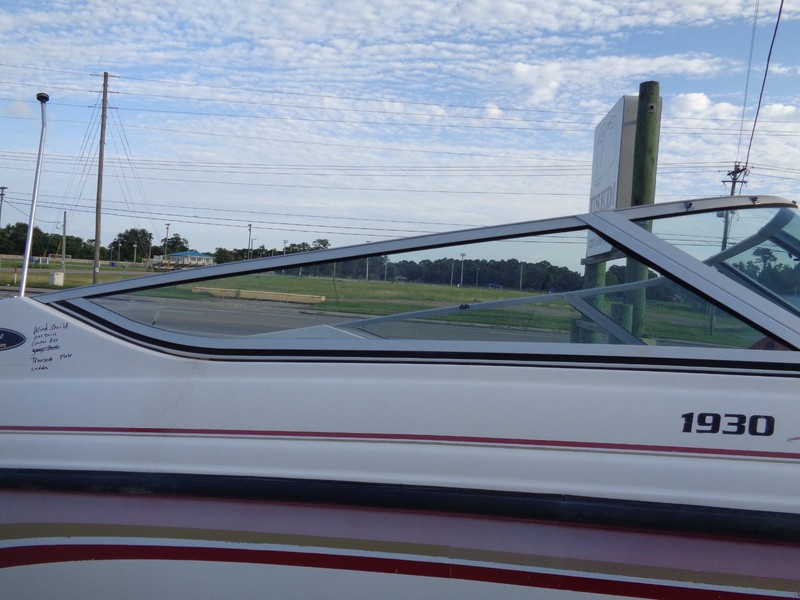 USED 1999 CHAPPERAL 1930 SPORT 19' TAYLOR MADE STARBOARD SIDE GLASS WINDSHIELD