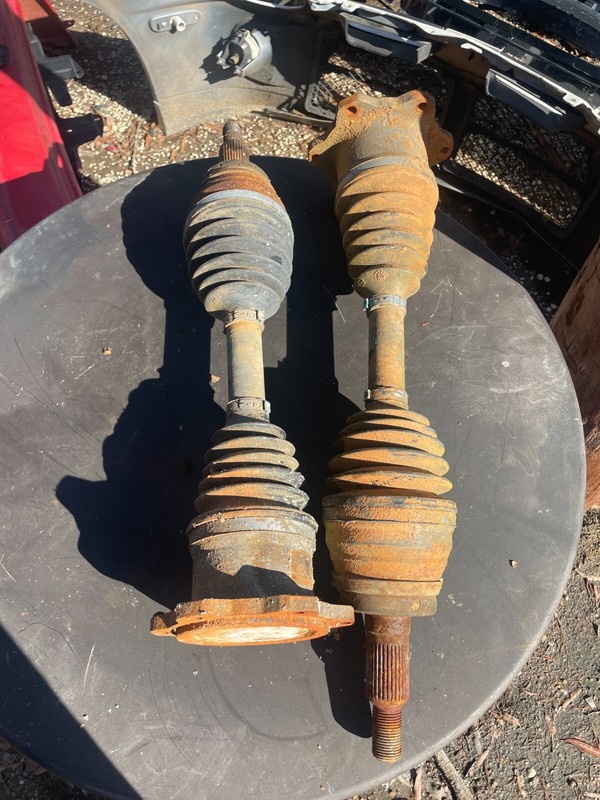 SILVERADO YUKON SIERRA SUBURBAN AVALANCHE H2 OEM FRONT CV AXLE SHAFTS - LH & RH