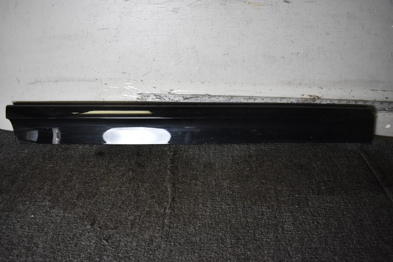 2017 - 2020 Porsche Cayenne Front Left Lower Door Molding Black Trim 9Y0.837.095