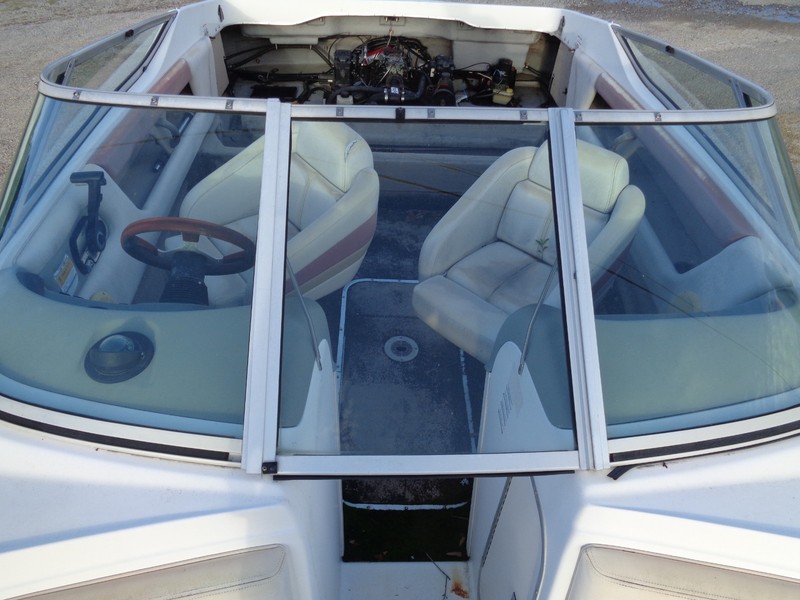 USED 1999 CHAPPERAL 1930 SPORT 19' TAYLOR MADE CENTER WALK THROUGH WINDSHIELD