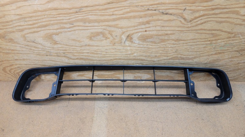 2017 2018 2019 NISSAN TITAN FRONT BUMPER LOWER GRILLE 62254EZ40E OEM