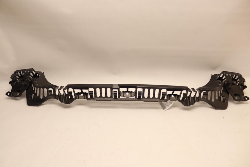 2017-2018 BMW 330I F30 REAR BUMPER CENTER GUDE BRACKET SUPPORT MOUNT OEM