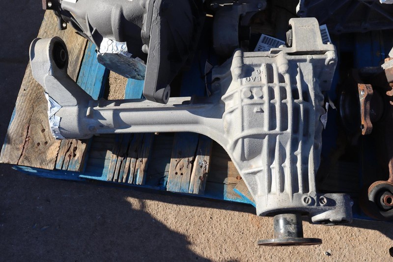 2011-2012 INFINITI QX56 A/T 4X4 FRONT DIFF DIFFERENTIAL AXLE 2.937 RATIO OEM