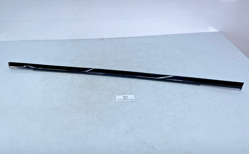 ✅ 15-24 OEM Porsche Macan 95B Rear Right Side Lower Door Window Molding
