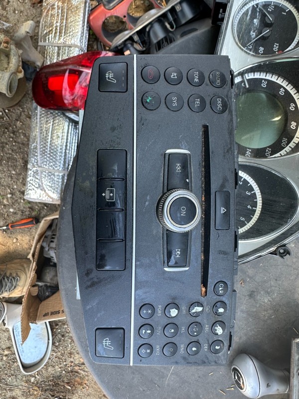08-11 MERCEDES C CLASS C230 C300 C250 C350 OEM COMAND NAVIGATION RADIO RECEIVER