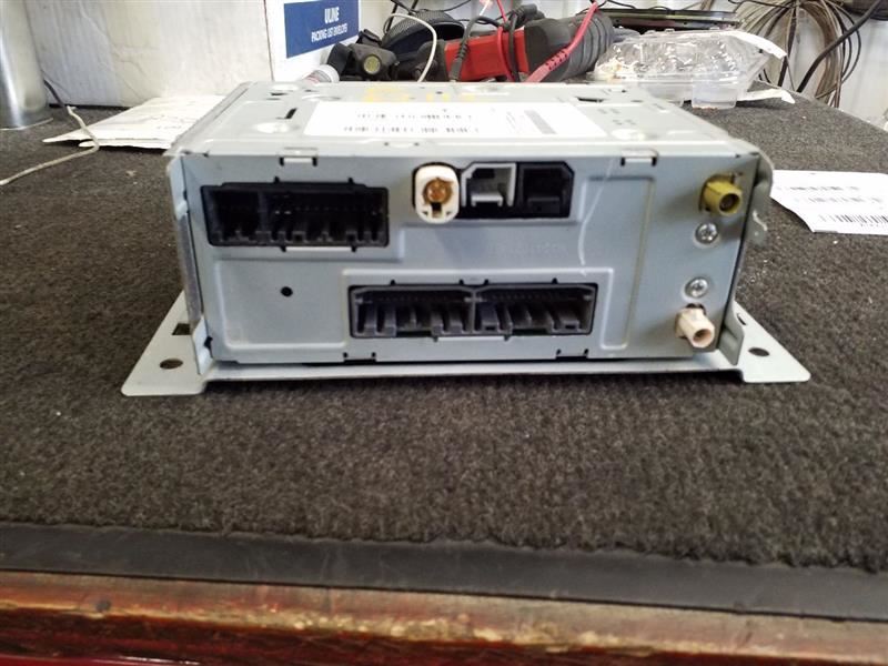 2015-2016 Dodge Dart Radio Receiver w/o Navigation AM-FM-MP3 Option RE2