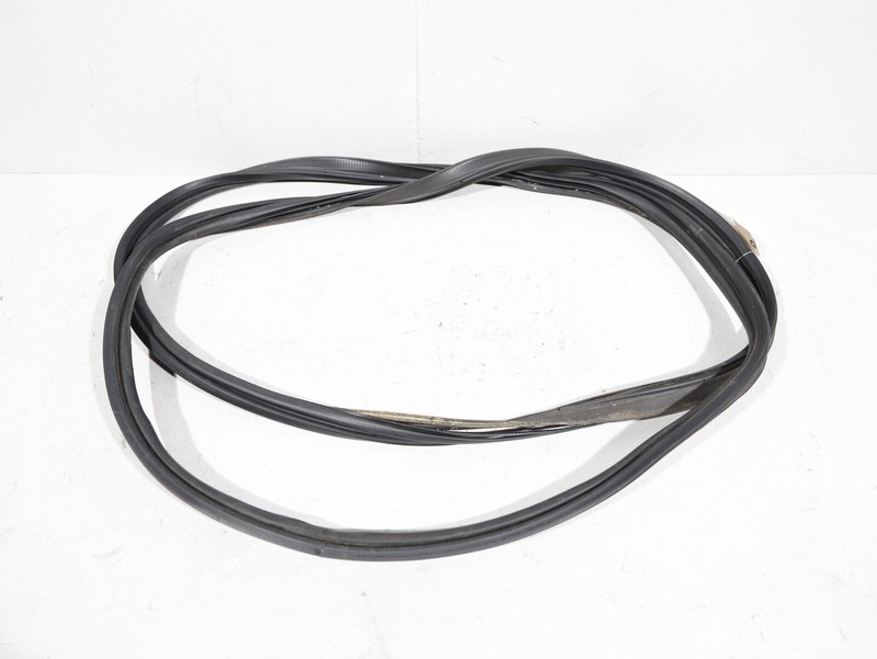17-20 MASERATI LEVANTE TAILGATE LIFTGATE BACK DOOR BODY WEATHERSTRIP SEAL OEM