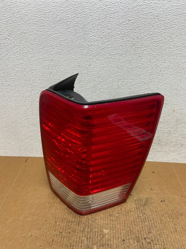 2007 2008 2009 Chrysler Aspen Tail Light Right Passenger Rh Side AE2635 LK