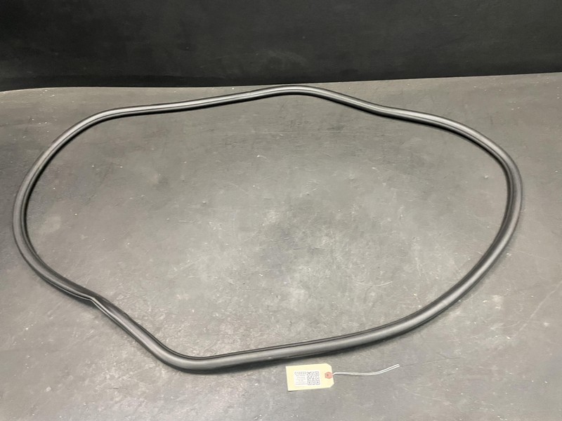 Front Right Door Body Weatherstrip 2021 Cadillac XT4 84234126 2019 2020 - 2023