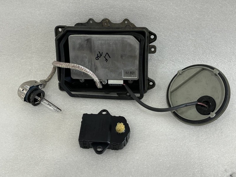 2004 2005 2006 LEXUS RX330 LEFT HID HEADLIGHT BALLAST COMPUTER ADJUST MOTOR