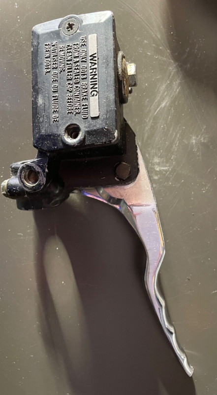 1986 Kawasaki Vulcan VN750 VN 750 Front Right Brake Lever Master Cylinder 86