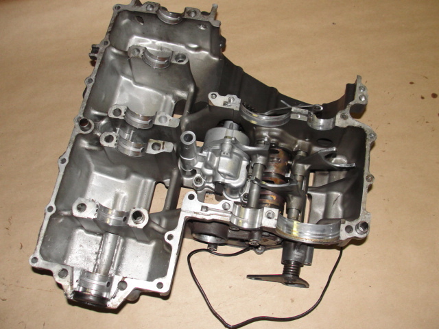 95 SUZUKI GSX 750 R LOWER BOTTOM ENGINE MOTOR CASE BLOCK OIL PUMP DRUM GSXR750