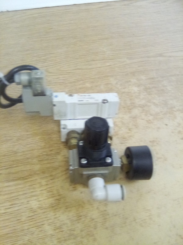 SMC AR20-N02-Z-C2005 Regulator W/ SY7140-5DZ Solenoid Valve