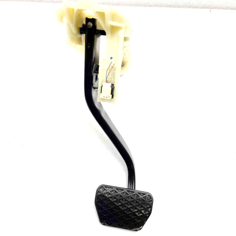 2015 328i 2.0L AT Brake Pedal Assembly OEM 686064702