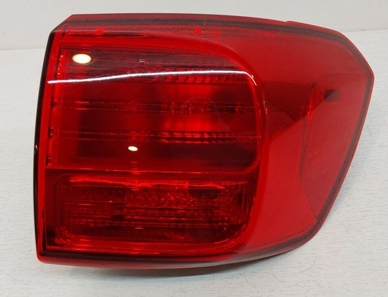 2015KIA SEDONA RH Tail Light Assy OEM Part#92402-A9110