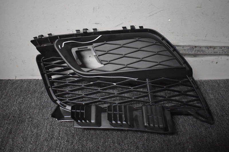 TOYOTA FRONT BUMPER SIDE GRILLE FACTORY OEM