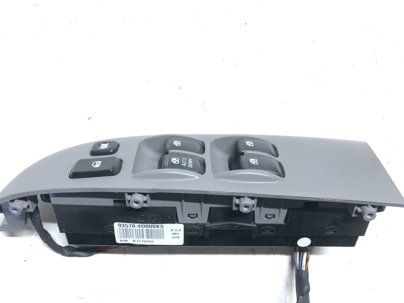 06-10 KIA SEDONA MASTER POWER WINDOW SWITCH OEM USED