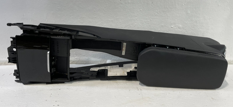 2018-2023 KIA STINGER CENTER CONSOLE CUP HOLDER ARMREST FLOOR ASSEMBLY # 99703