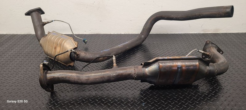 03-06 Hummer H2 6.0L Exhaust Converter Pipe Assembly OEM 19420120