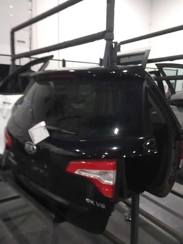 Used Deck Lid fits: 2015 Kia Sorento w/spoiler w/o LED lamps w/o rear view camer