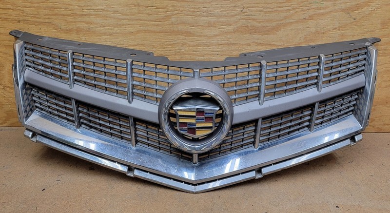 2010 2011 2012 CADILLAC SRX FRONT UPPER BUMPER GRILLE 25778322 w/ Emblem OEM *