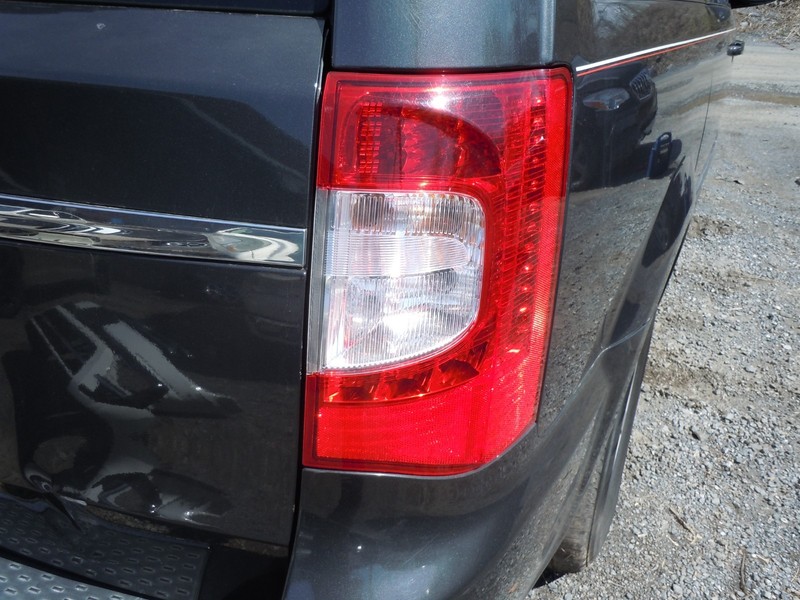 2011-2016 Chrysler Town & Country Tail Light Lamp Passenger Right