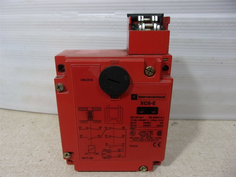 Telemecanique XCS-E7511 Safety Interlock Limit Switch*FREE SHIPPING*