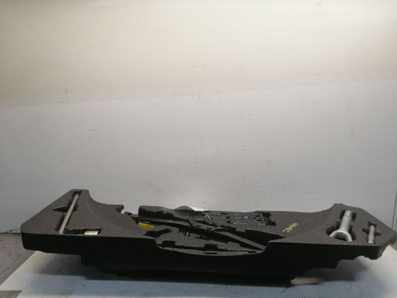 2008 ML350 Jack and Tools 1206534