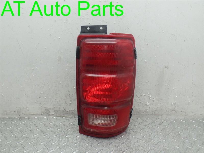 1997-2002 FORD EXPEDITION RH PASSENGER SIDE TAIL LIGHT F75Z13404AB