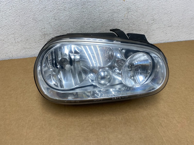 1997-2003 Volkswagen Golf MK4 Right Passenger Side Halogen Headlight AD5287 DW