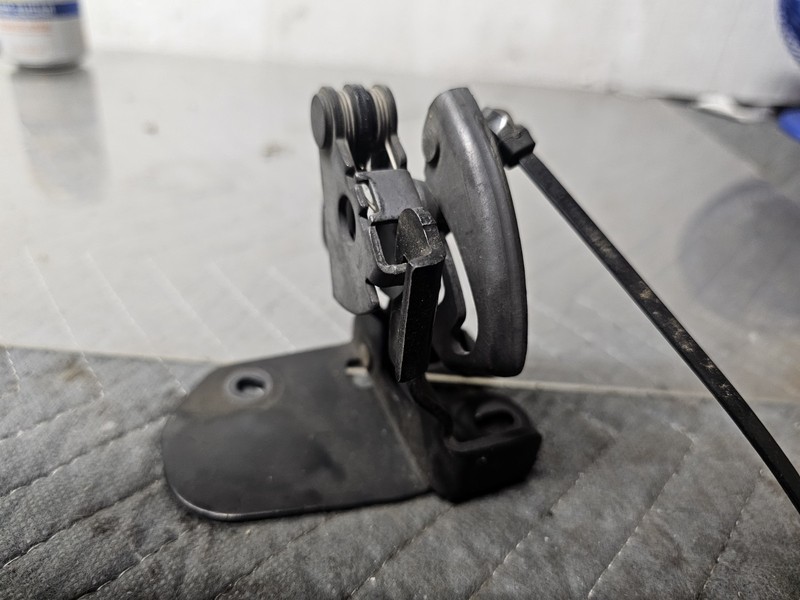 2005 MercedesC230 W209 Hood Latch