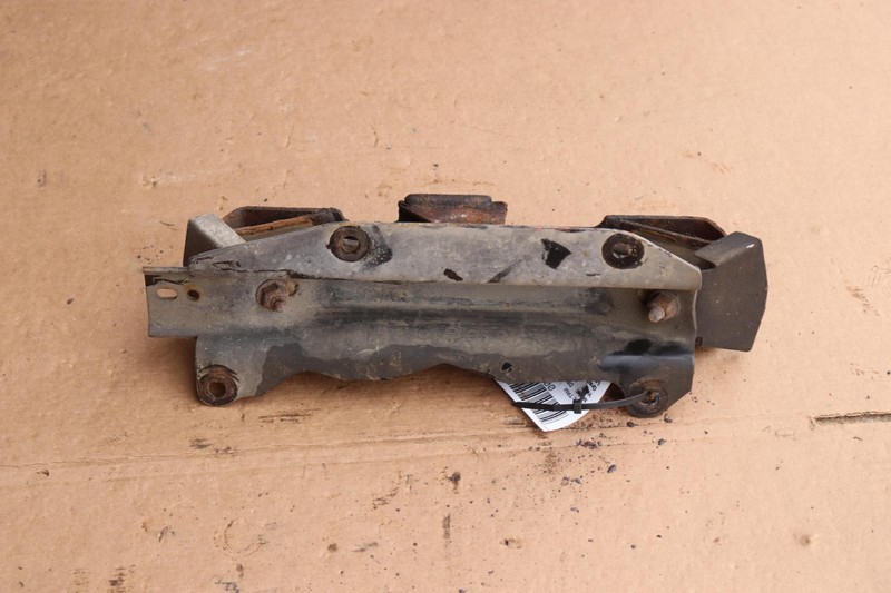 2014-2018 DODGE RAM 1500 3.0L 4WD A/T TRANSMISSION SUPPORT MOUNT BRACKET OEM