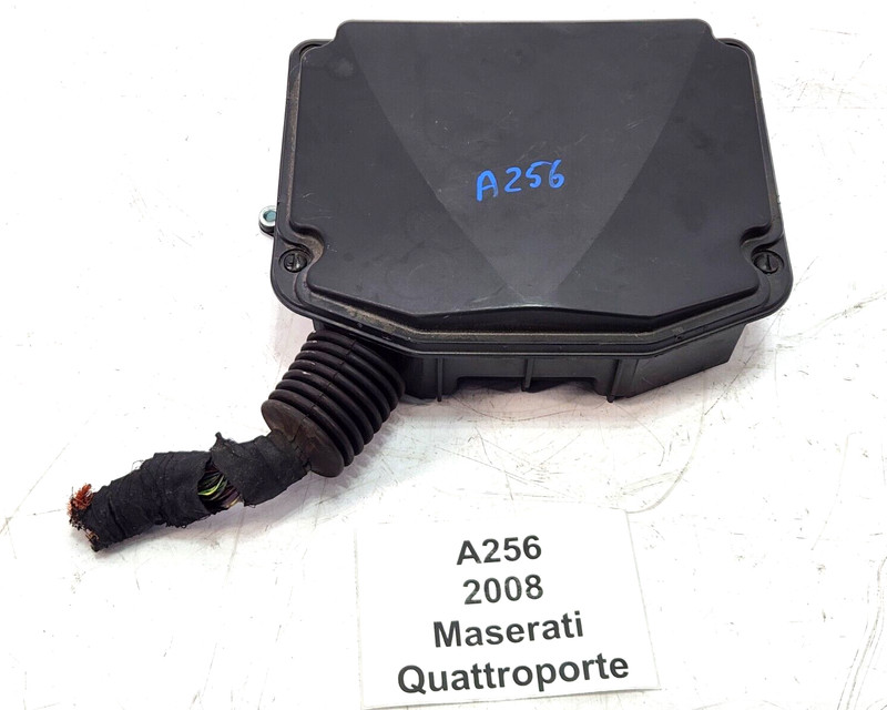 ✅ 03-12 OEM Maserati Quattroporte M139 Fuse Box Relay Fusebox Cover