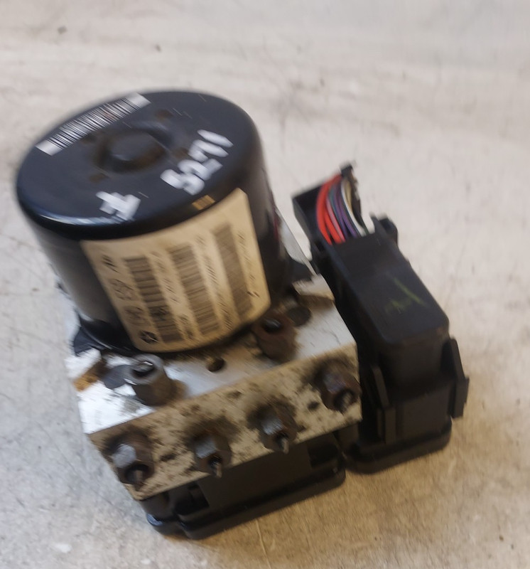 2010-2013 Jeep Compass Patriot ABS Antilock pump brake module OEM P68091115AD