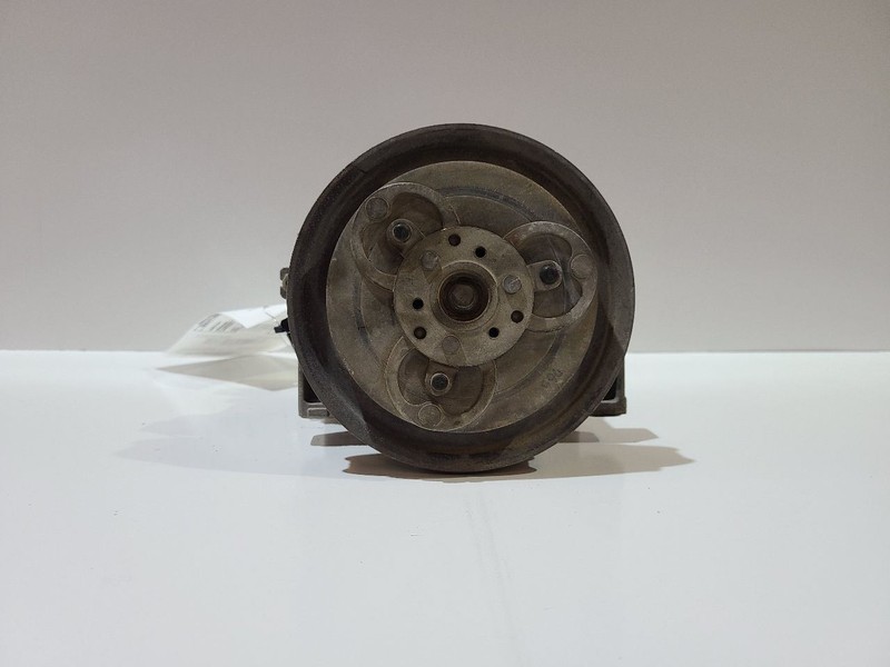 AC Compressor 6 Cylinder Thru 8/99 Fits 99-00 FRONTIER 584969