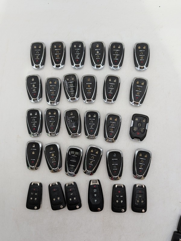 Lot of 30 Chevrolet OEM Smart Key Fob Remotes Remote Keyless Pin Point