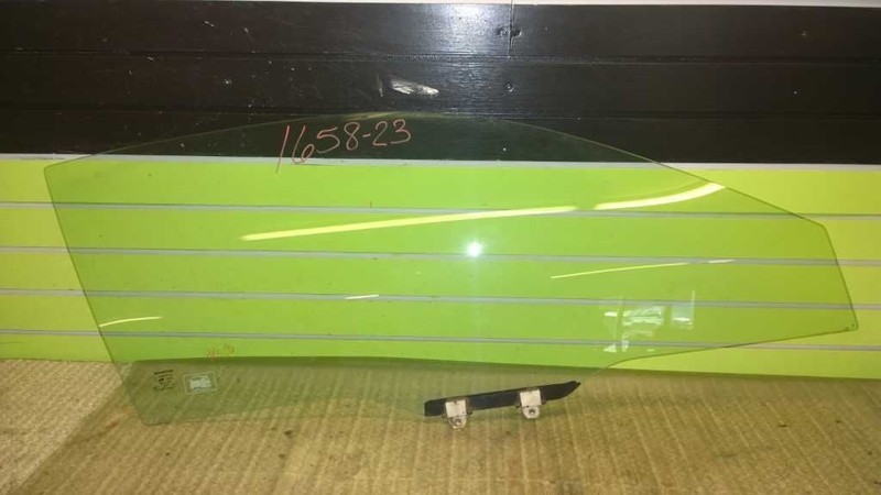 04 HONDA CIVIC DX PASSENGER RIGHT FRONT WINDWO DOOR GLASS OEM 1658-23