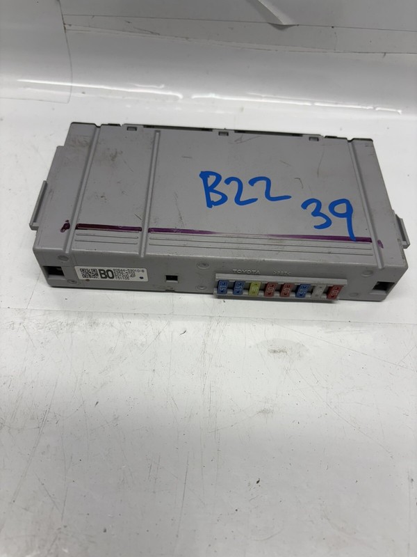 2015-2020 Lexus RC350 OEM Power Integration Fuse Box Module 8264453010