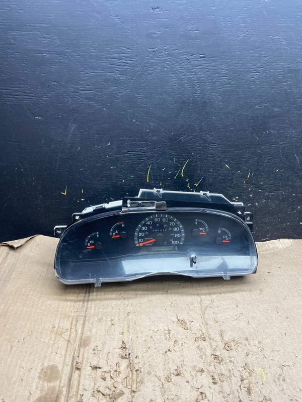 2001 - 2002 Ford Econoline E250 E350 Van Speedometer Instrument Cluster X6473 DG