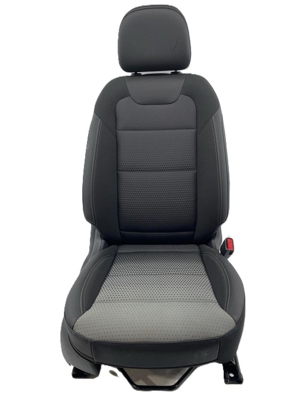 2024-2025 Chevy Trax 1LT RH Passenger Front Seat Assembly Black Manual OEM NICE