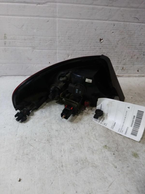 2004 Dodge Stratus Right Tail Light Assembly Grey OEM 135946 Used 97K Miles