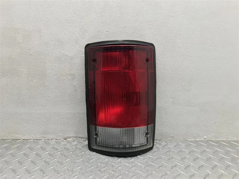 2000-2005 FORD EXCURSION PASSENGER RIGHT TAIL LAMP LIGHT OEM F5UZ-13404-A