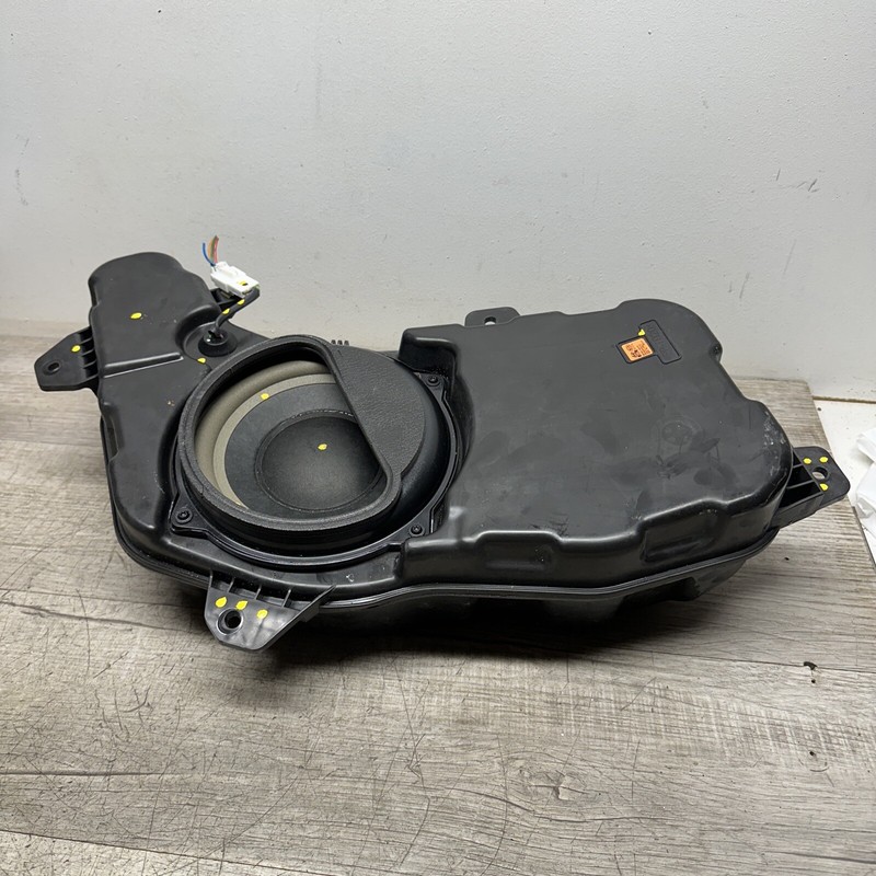 963804Z210 I 2013 - 2018 Hyundai Santa FE JBL Subwoofer OEM I 34812J0801
